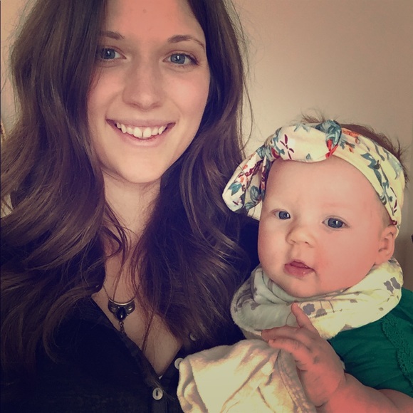 Meet your Posher, Hannah - Picture 1 of 2